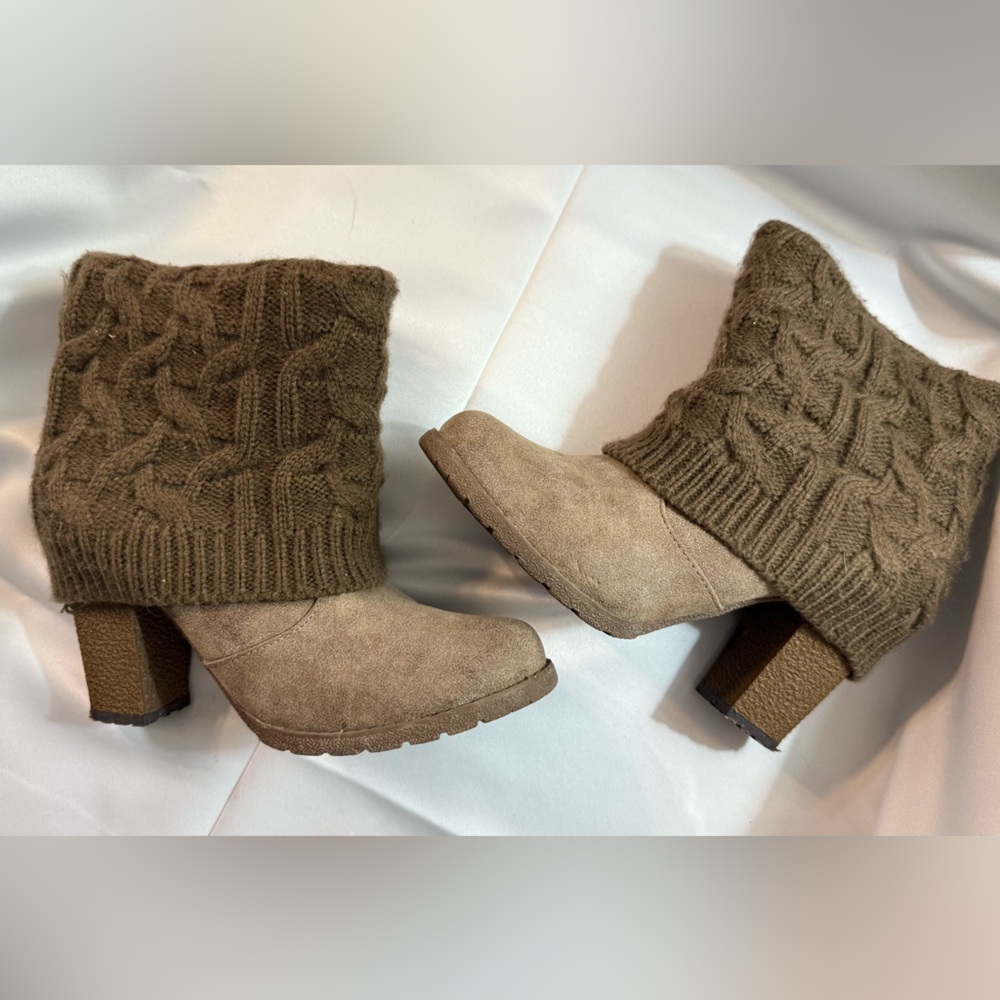 Muk Luks Chris Heeled Sweater Booties Size 6